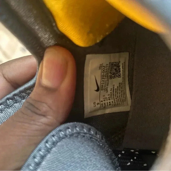 New Lebrons Low 19s Black&Yellow - Picture 8 of 8